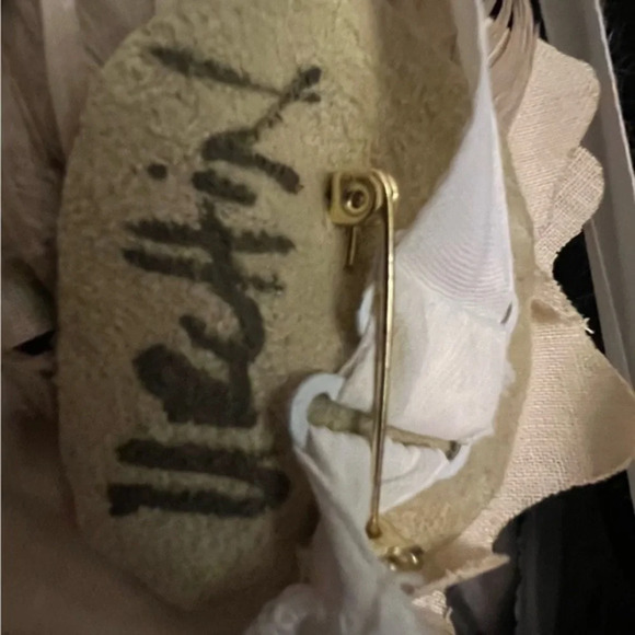 Armour sans Anguish
Pretty Dresses Made From Recycled Bits one of a kind… - Picture 7 of 11